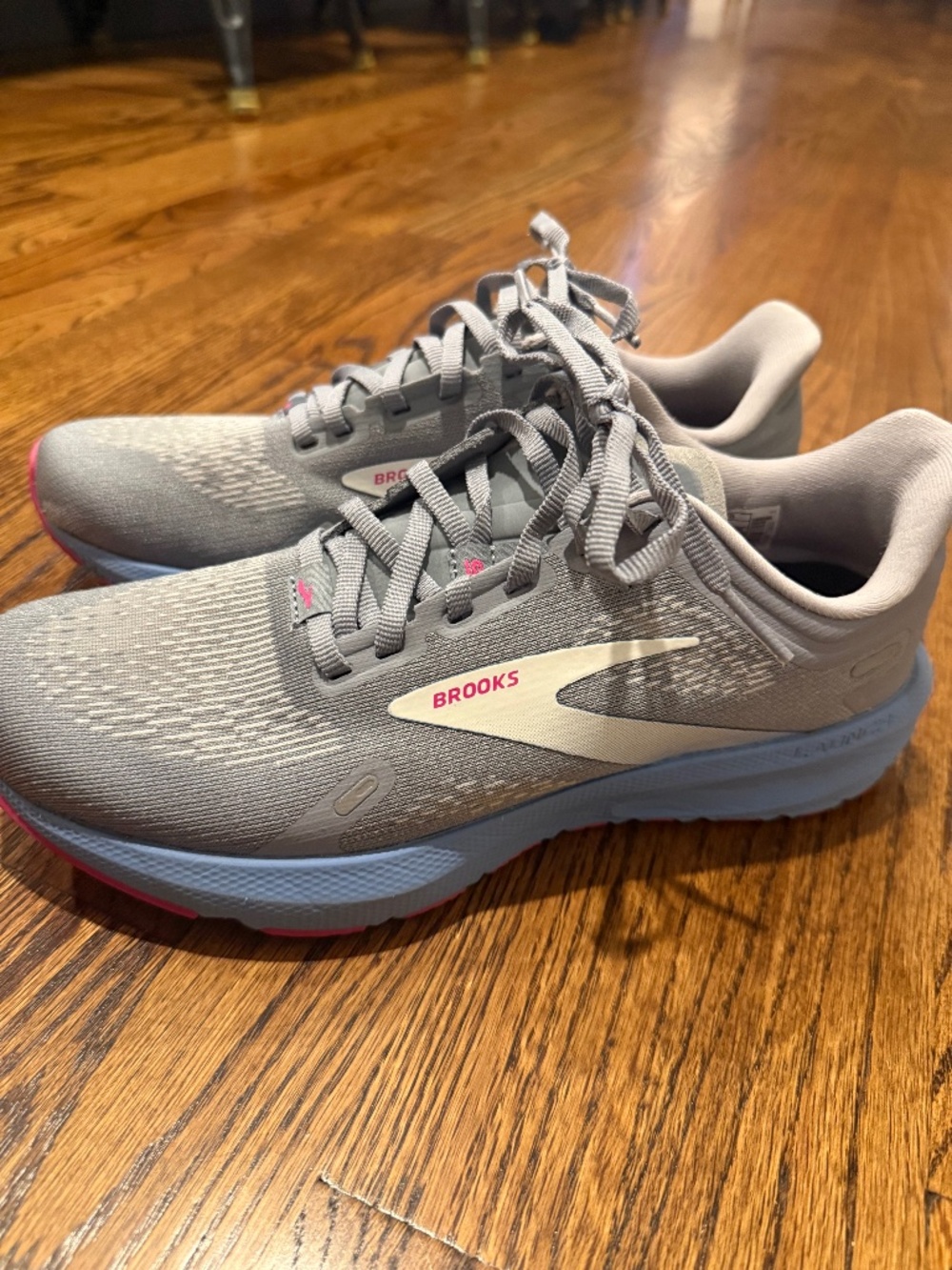 Brooks Launch 9 Women Shoes - size 7, ALMOST NEW!!!